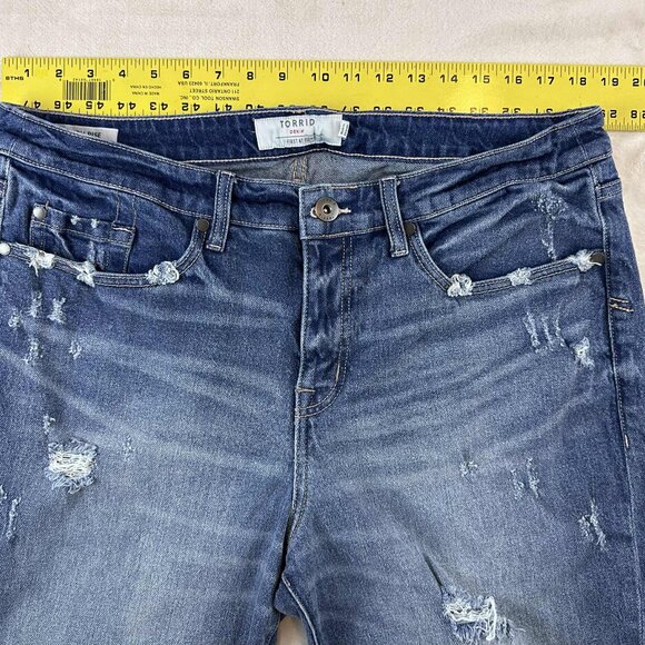 Torrid Women’s Plus size Distressed Frayed Hem Jeans‎ – Medium Wash - Picture 13 of 15
